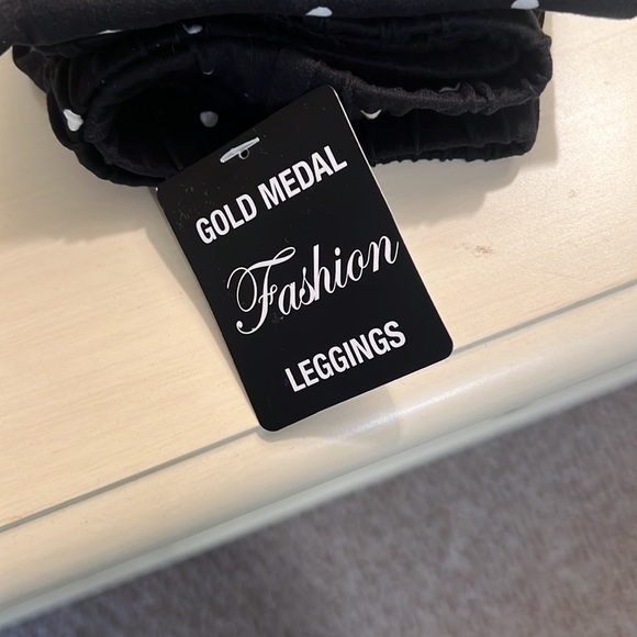 NWT: Women Fashion Leggings - Picture 3 of 4